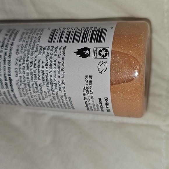 Hempz Glow Getter Herbal Body Mist. Bergamot And Warm Vanilla! Shimmer - Picture 5 of 6